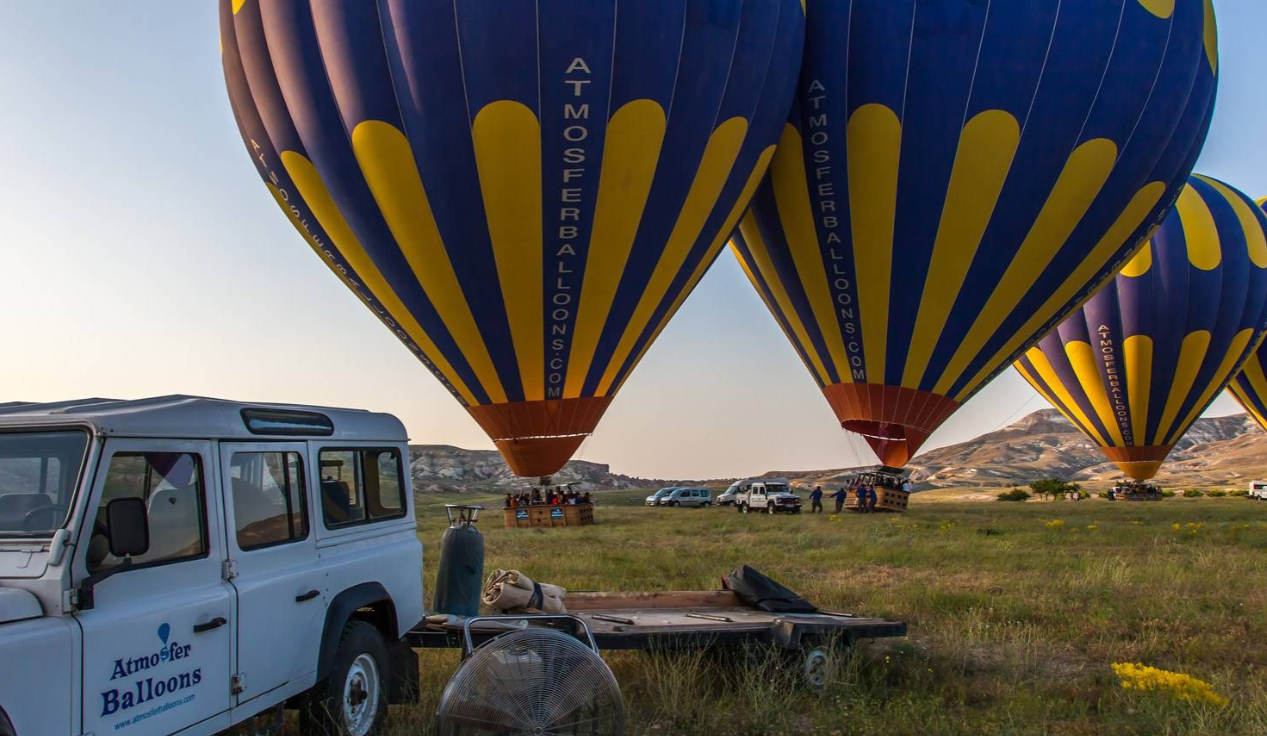 Atmosfer Balloons parliament blue and yellow balloon over Cappadocia
